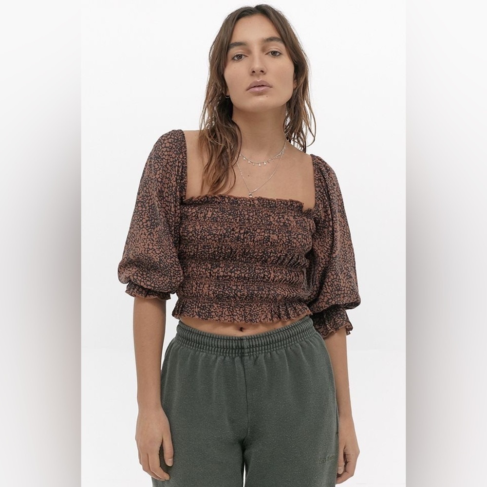 Urban Outfitters Sierra Smocked Puff Sleeve Blouse Cropped Square Neck EUC Sz S